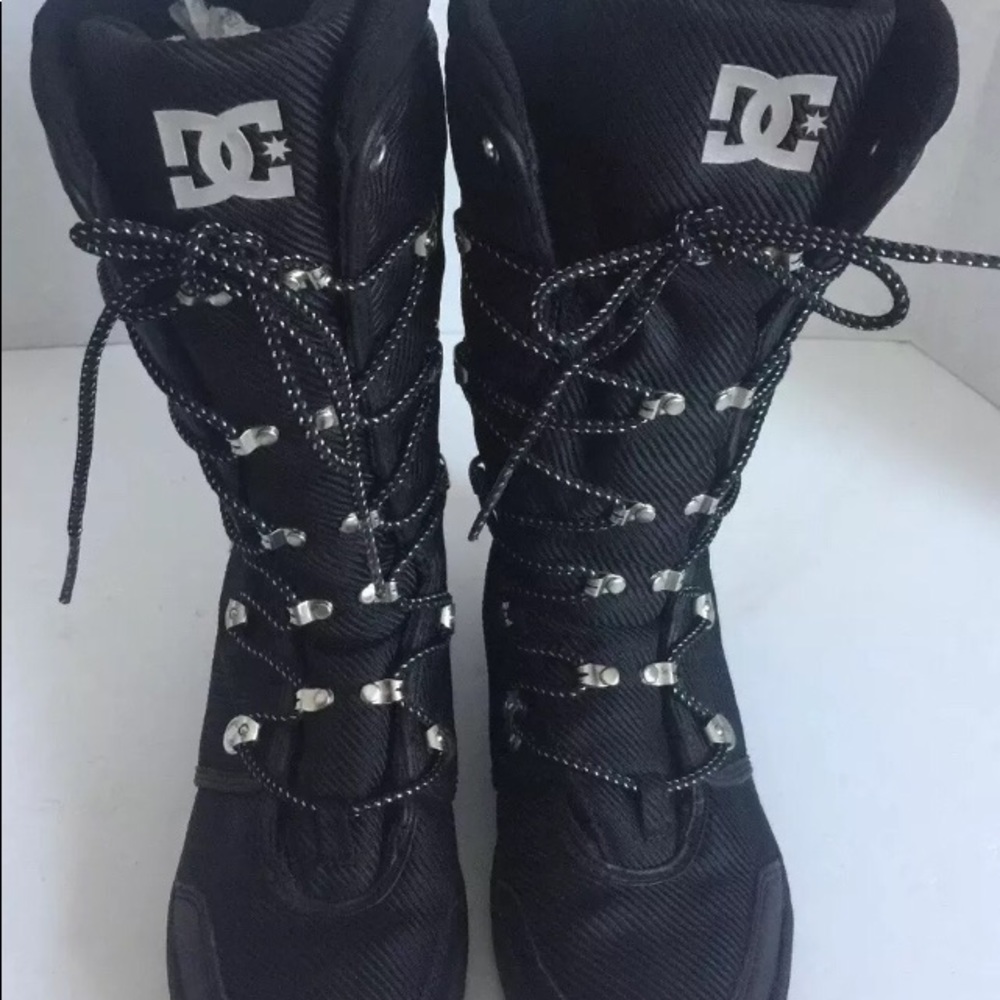 DC Chalet women’s mid calf snow boots Black sz6